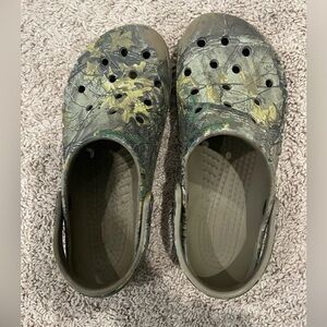 Camo crocs - women’s size 8 / men’s size 10